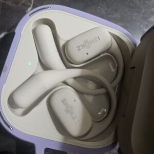 ISHQZ Wireless Earbuds - White